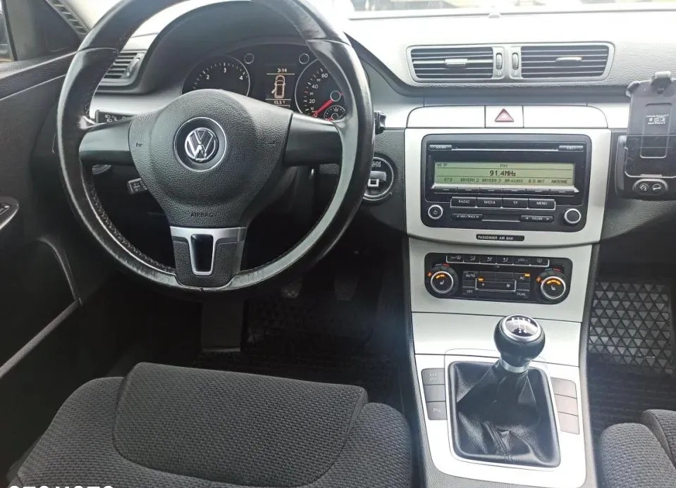 Volkswagen Passat cena 26900 przebieg: 172000, rok produkcji 2010 z Reszel małe 326